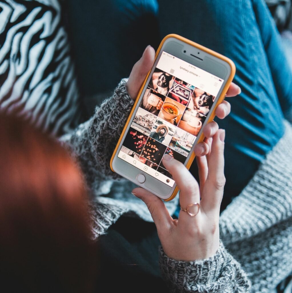 pexels-introspectivedsgn-4062424